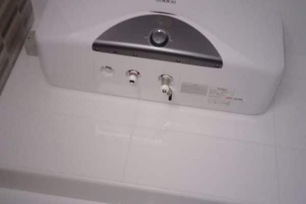 Rubine SH20 20L Water Heater Exposed