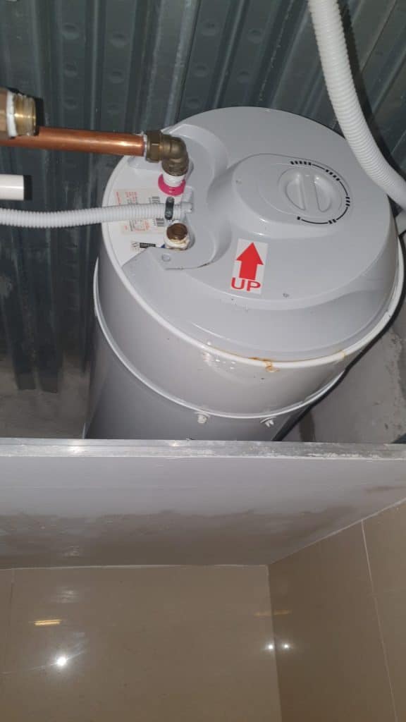 Ariston PRO R S 56SHE Water Heater Replacement With Rheem EHG-25S Water Heater at Ventura View on 03 April 2023